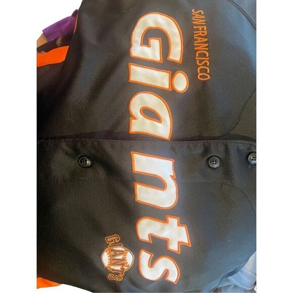 Genuine Merchandise Dynasty Series San Francisco Giants Embroidered Button Down - Picture 9 of 10